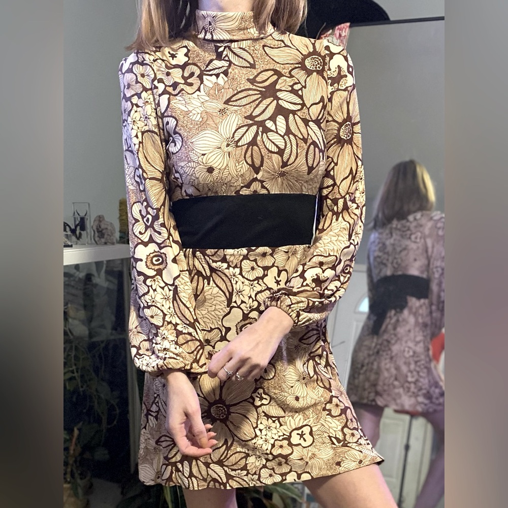Late 60s-Early 70s Vintage Mock-neck Floral Pattern Sash Dress